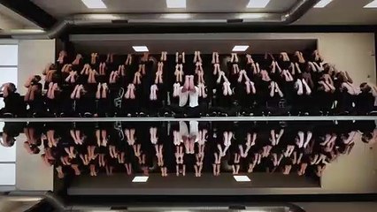 Chorégraphie synchronisée avec les bras