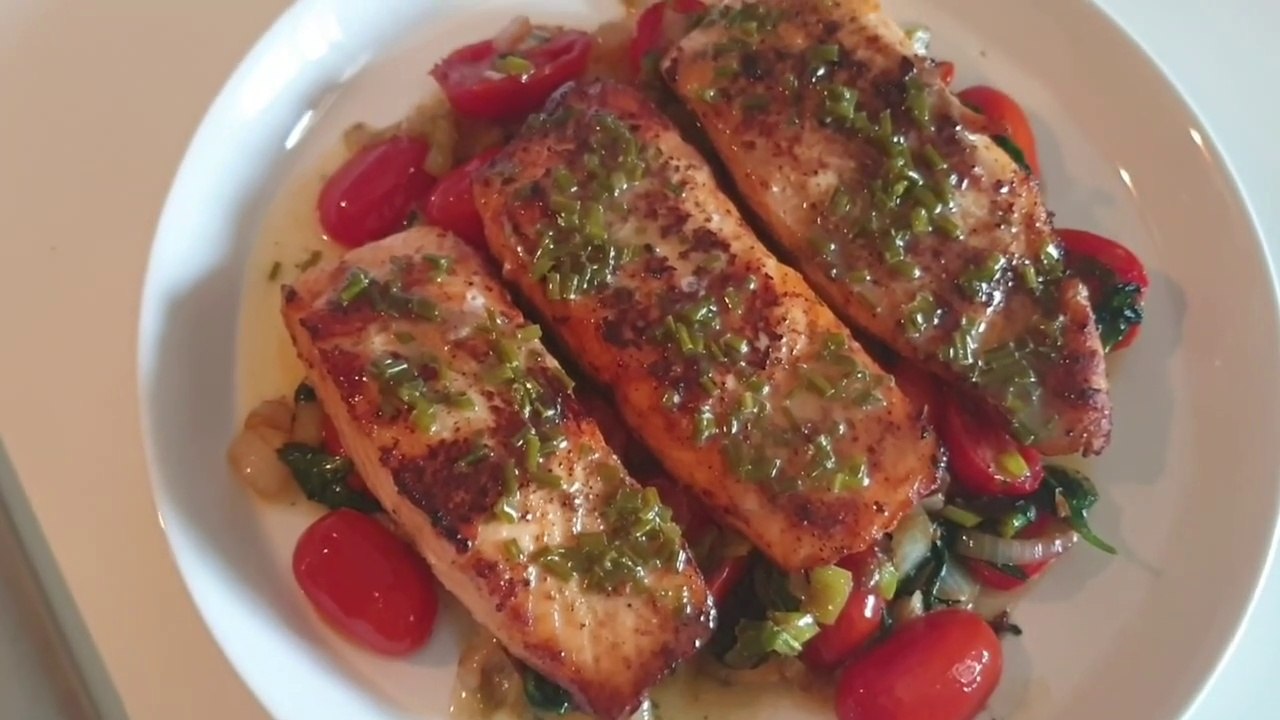 Salmon With Lemon Butter Sauce | Salmon With Lemon Butter Sauce Recipe