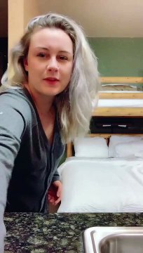 Un lip-sync génial sur la chanson « I Feel Good »