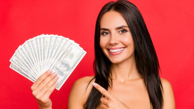 How One Woman Pulled In $200K In Her First Year Of Business, Strand By Strand