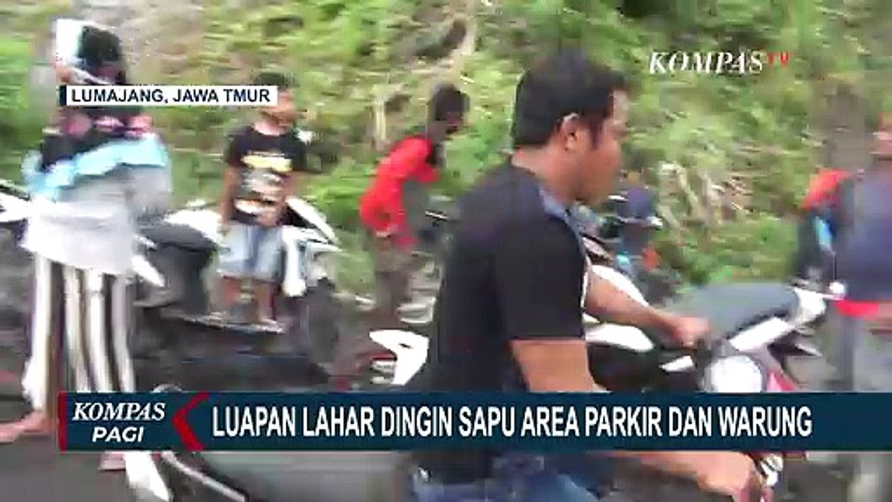 Hujan Deras di Area Puncak Semeru Picu Banjir L...
