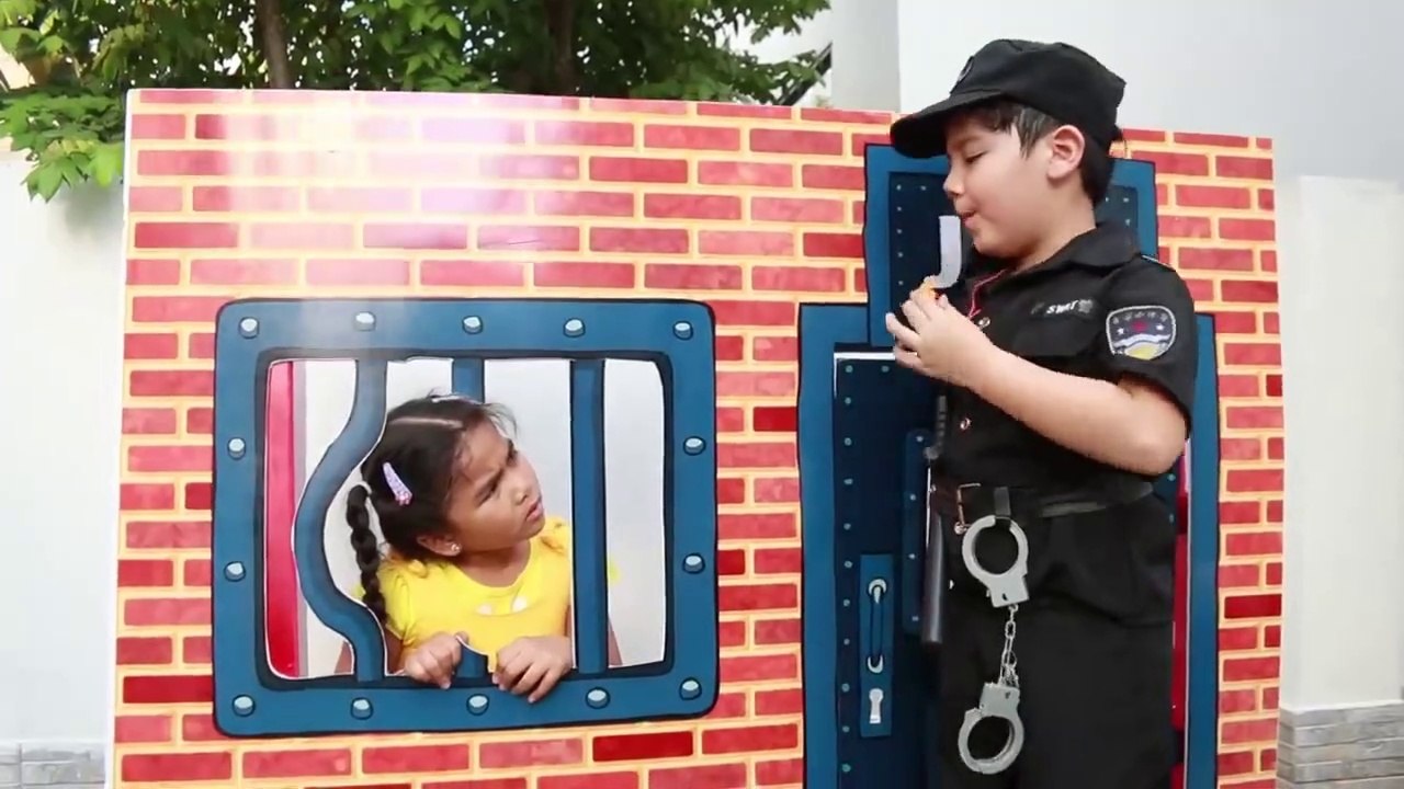 Suri and Sammy Pretend Play Police Officer with K 9 Puppy Dog Locked Up Funny