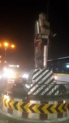 इंदौर में रोबोट चौराहे पर युवक ने मचाया उत्पात, कानून व्यवस्था पर खड़े हुए सवाल