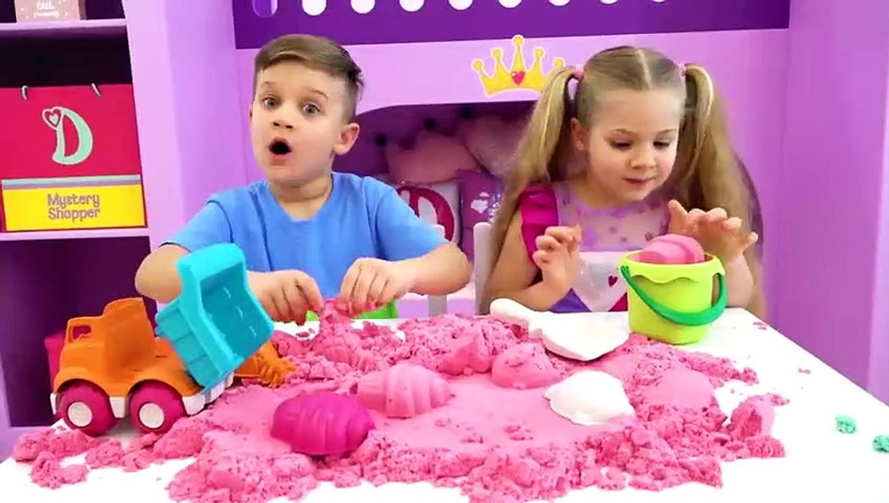 Diana and Roma Make New Clothes for Bunny