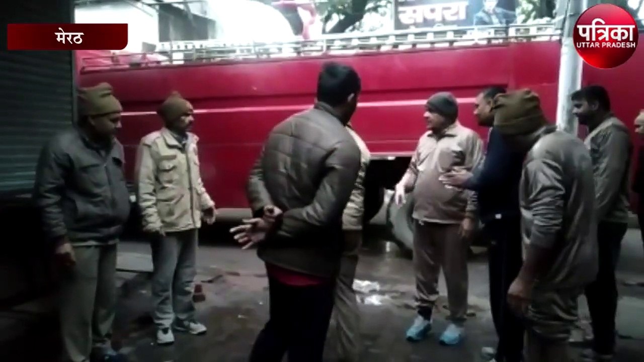 पैठ बाजार में लगी आग में आधा दर्जन दुकानें जलकर राख