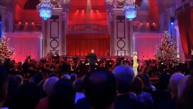 Helene Fischer (Live) — White Christmas (mit Bing Crosby) | Aus: The Royal Philharmonic Orchestra, Weihnachten – Live Aus Der Hofburg Wien – Konzert Abspielen - (2015) – Editionen Sammler