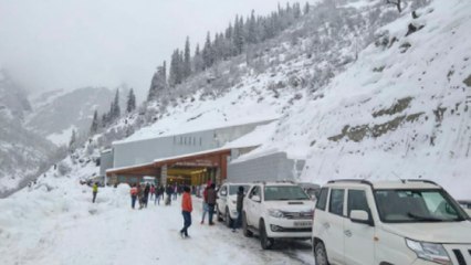 Weather Update: Snowfall affects life in Kashmir valley