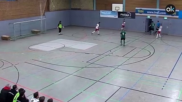 Un jugador de fútbol sala se empotra en pleno partido y lo que pasa después revoluciona las redes