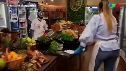 Belu Lucius se hizo pis en vivo en MasterChef: la delirante reacción del Polaco y Santiago Del Moro