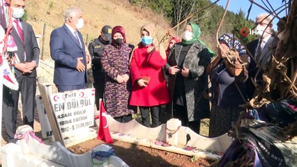 Bakan Zehra Zümrüt Selçuk şehit Eren Bülbül’ün mezarını ziyaret etti