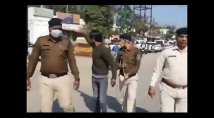 रक्सेल के बाद एक और हिस्ट्रीशीटर हुआ गिरफ्तार, जिस इलाके में चलाता था धंधा वहां से कोर्ट तक निकाला पुलिस ने जुलूस....