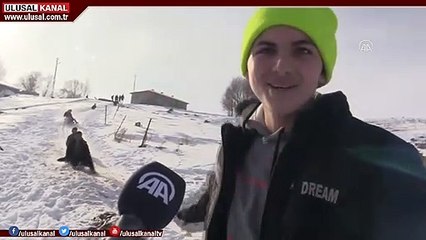 Ağrı'da çocukların kış eğlencesi kızak