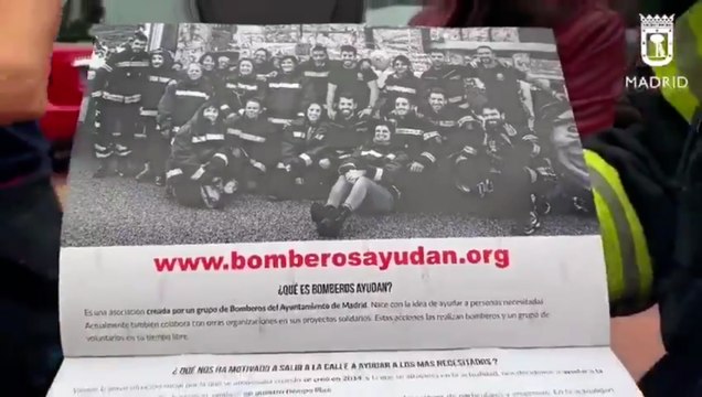 Bomberos de Madrid participan en el calendario solidario de Bomberos Ayudan