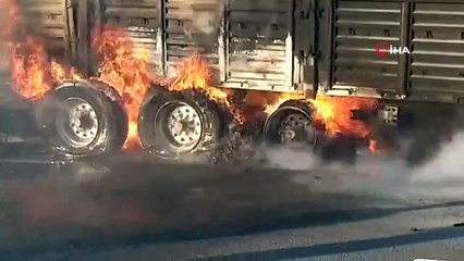 Mardin’de kömür yüklü tır alev aldı, söndürme çalışmasında araçta patlama meydana geldi