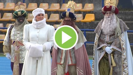 Tải video: Los Reyes Magos visitan las comunidades españolas por tierra, mar y aire