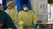 Los hospitales británicos empiezan a aplazar operaciones para atender la avalancha de pacientes