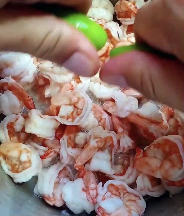 Spicy shrimps salad. Gỏi tôm chua cay Thái