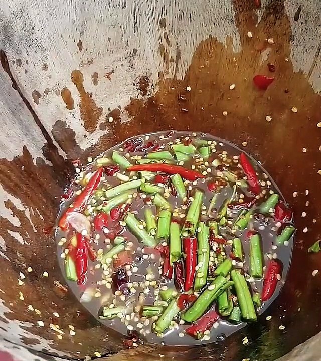 Spicy mushroom salad. Gỏi nấm Thái