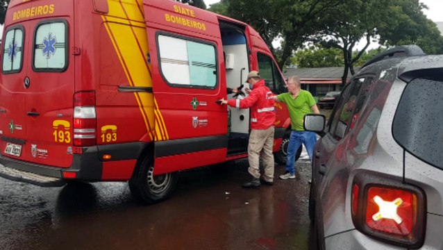 Motociclista fica ferido em batida de trânsito na Avenida Piquiri, no São Cristóvão