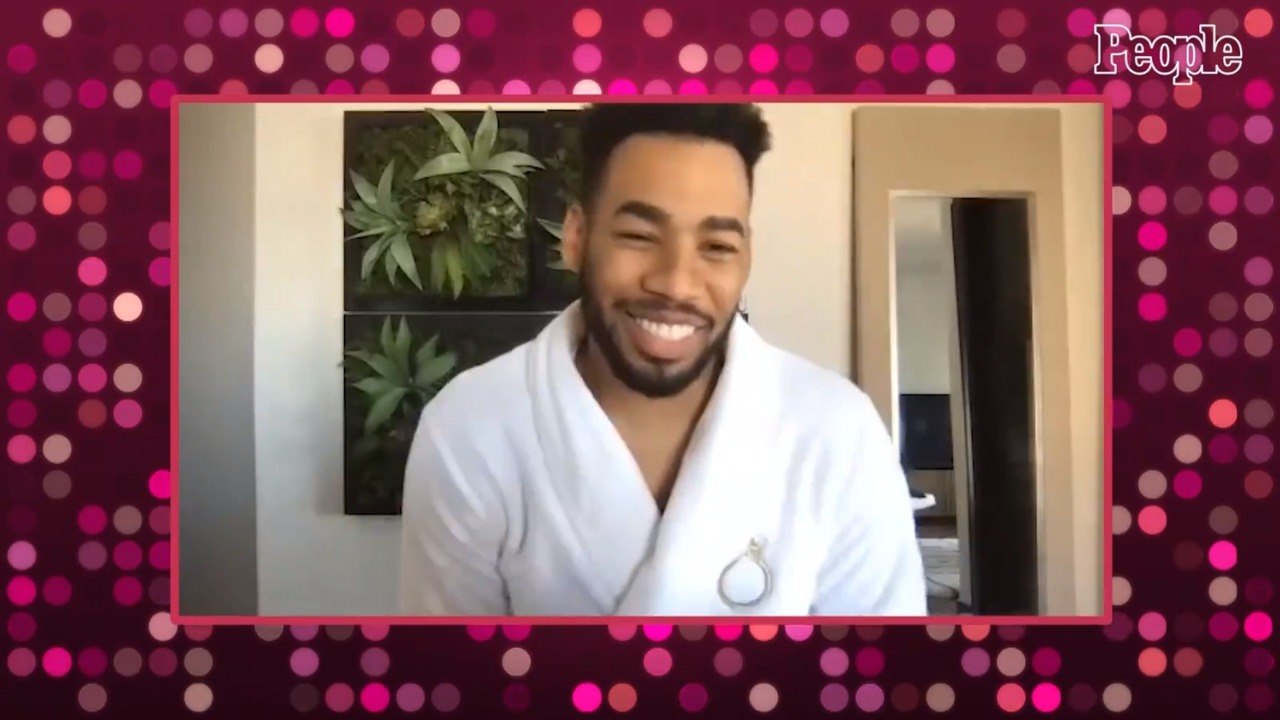 Mike Johnson Recaps First Night of 'The Bachelor': 'I Felt Like I Was Watching The Notebook'