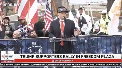 Trump mitingindeki konuşmacı, "Bu kitlesel bulaş mitingi" diyerek herkesi kucaklaşmaya davet etti