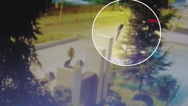 Kendini uyaran polis memuruna saldırdı