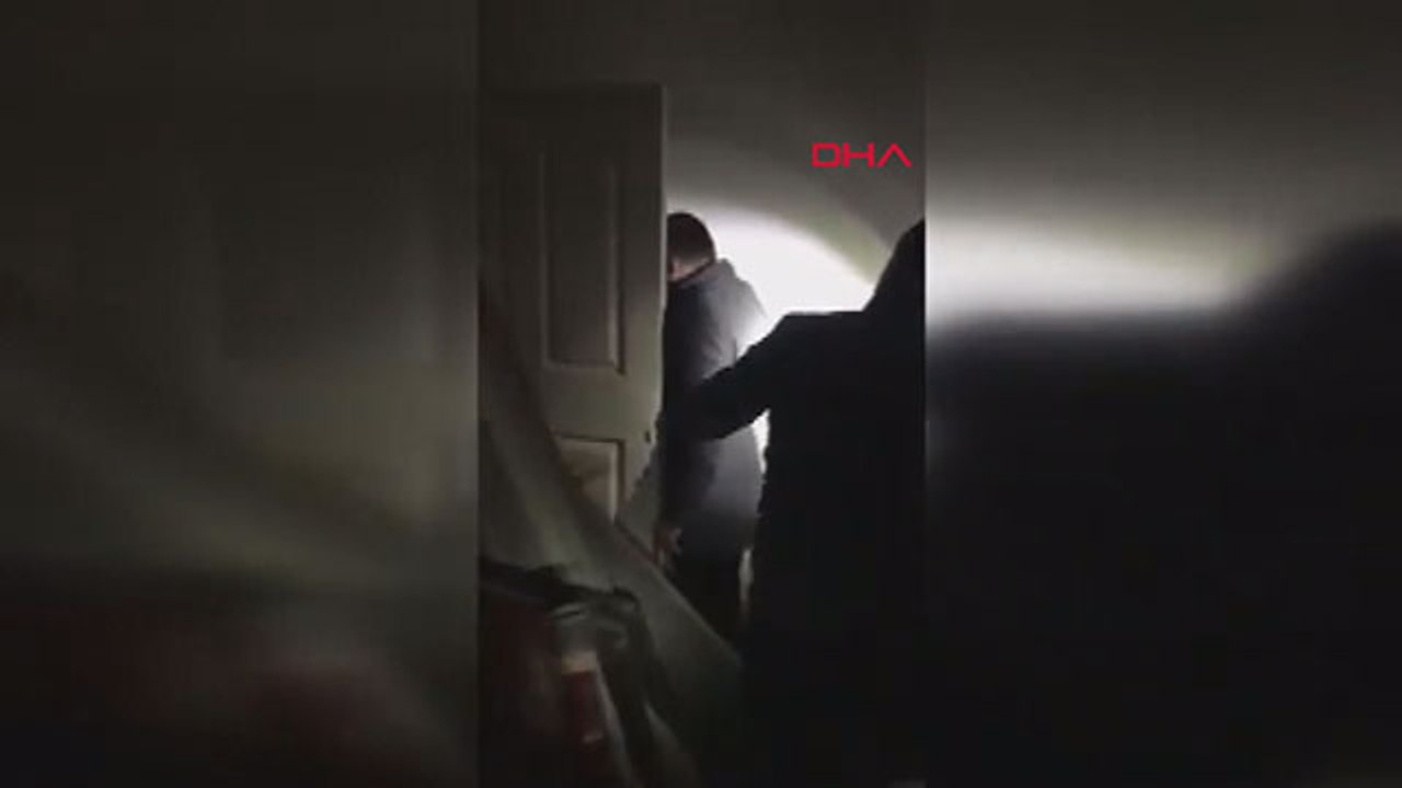 Esenyurt kumar baskını kamerada; kapı arkasına saklanırken yakalandılar