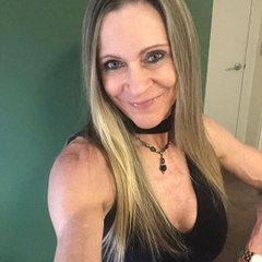 Âgée de 54 ans, elle estime être célibataire car “elle est trop jolie”