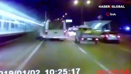 Trafikte makas kazası kamerada