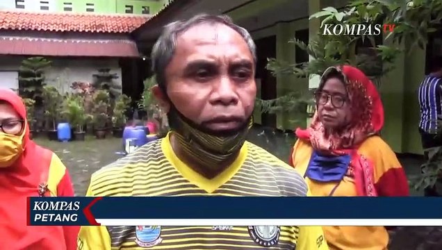 Ular Sanca Sepanjang 5 Meter Ditemukan di Atap Sekolah Dasar, Petugas Damkar Bantu Evakuasi