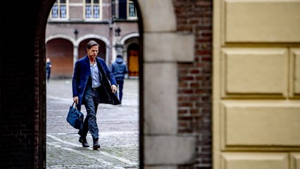 Dutch gov't comes under fire for slow COVID vaccine roll-out