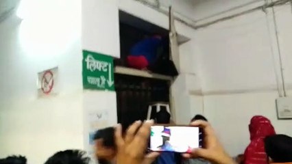 सिविल हॉस्पिटल की लिफ्ट में महिला फंसी, टेक्नीशियन की मदद से बाहर निकाला