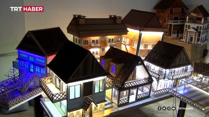 Atık malzemeleri sanat eserine dönüştürdü