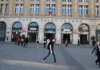 “Sales bâtards, bande de fachos” : interpellé, il se frappe la tête contre un mur et accuse les policiers de violences