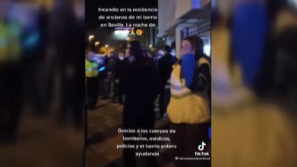 Ayuda de todo un barrio ante el incendio de la residencia en Sevilla