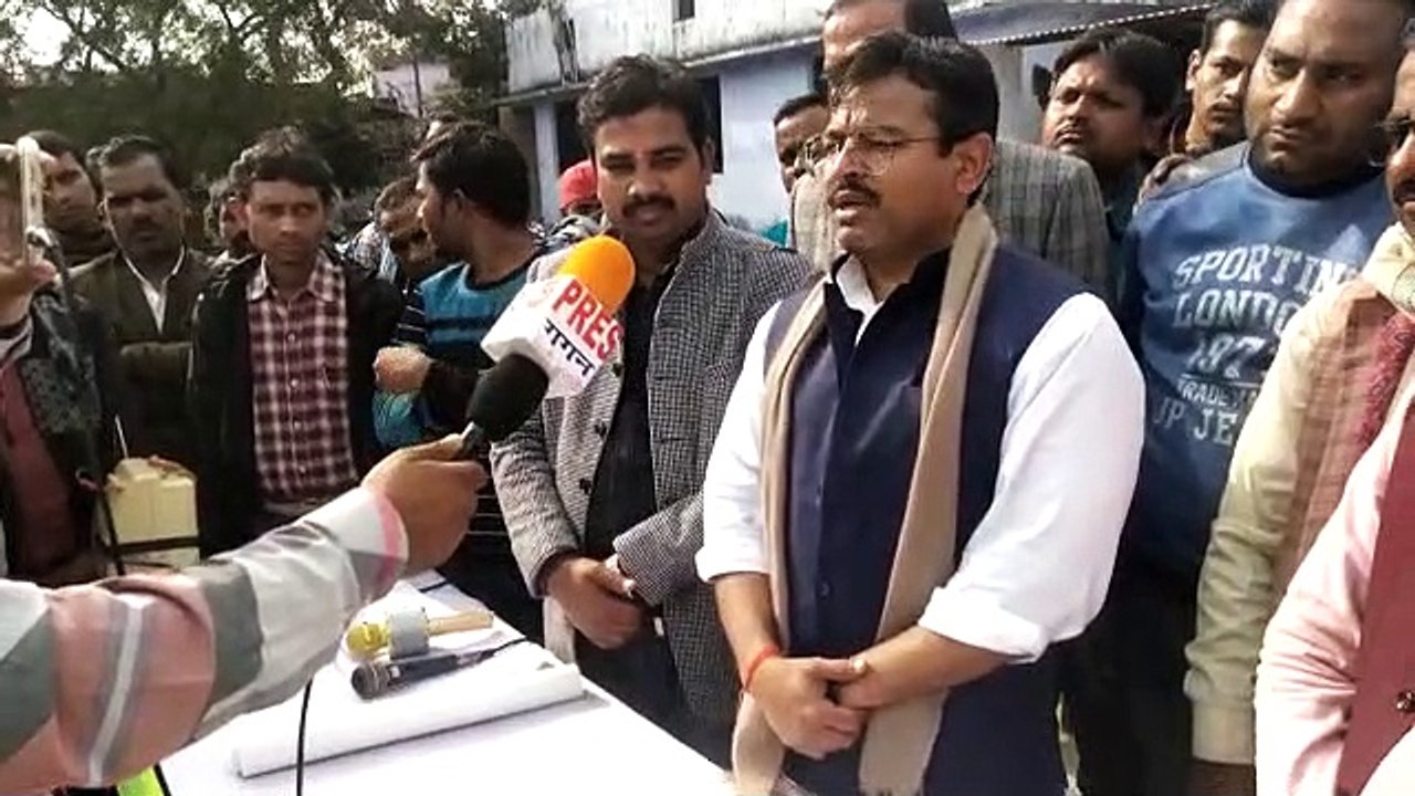 कंबल वितरण एवं जनता दर्शन का कार्यक्रम किया