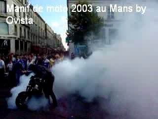 MOTO Burn police crash donut le mans