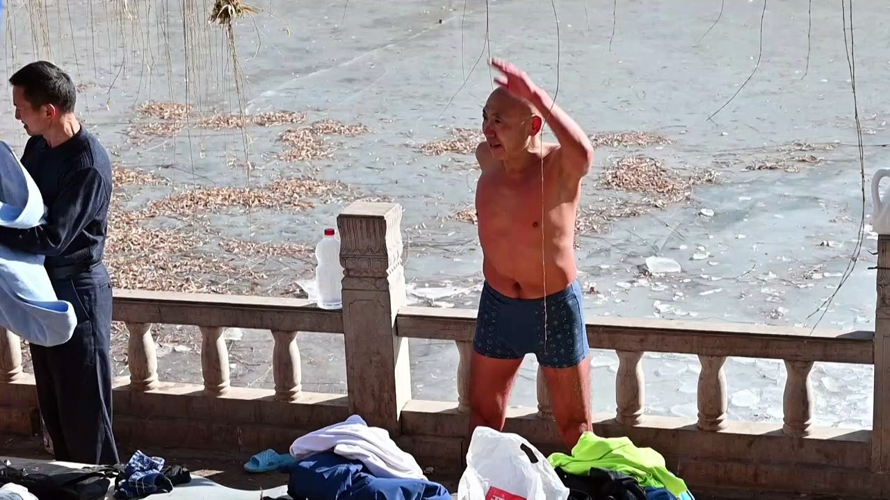 Peking: Schwimmen bei minus elf Grad