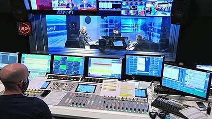 Covid : des personnalités comme Michel Cymes et Axel Kahn se font vacciner pour l’exemple