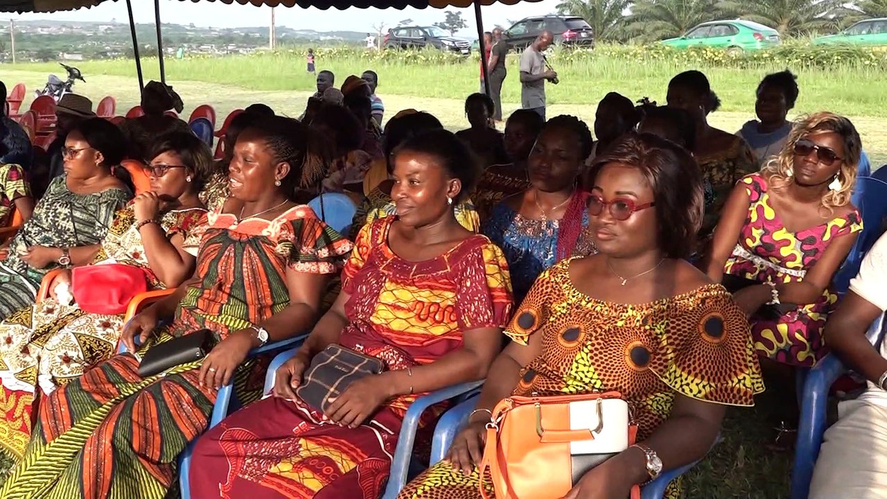 Hien Sié Yacouba offre des bons de permis de conduire et  des pépinières d'hévéa à la jeunesse d'hévéa