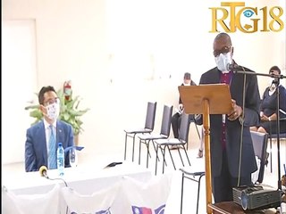 Anbasadè ChineTaïwan siyen yon don 8800 tòn diri ak responsab nan Food For The Poor yo.