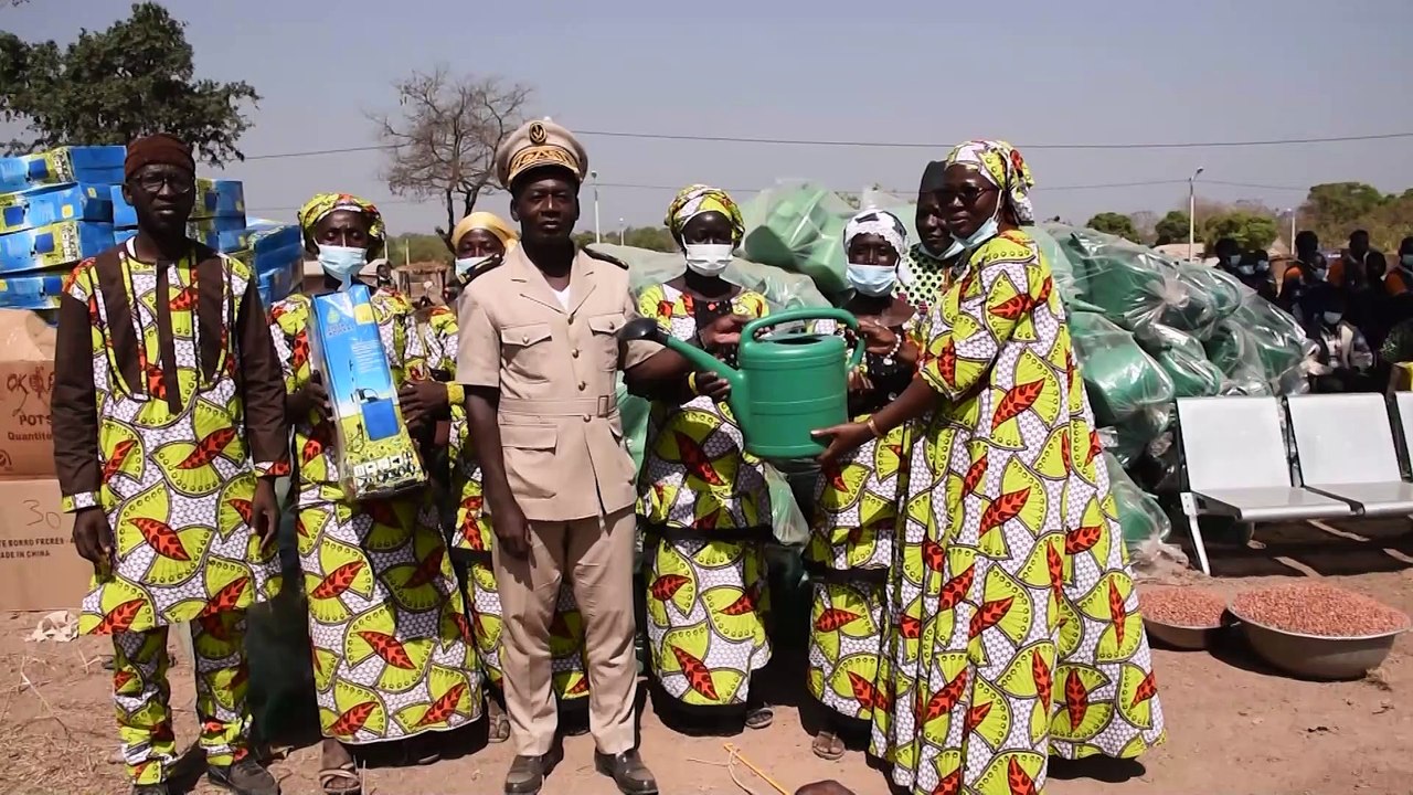 Actions sociales : Don de la Première Dame au village de ponvogo à 15 km de Korhogo