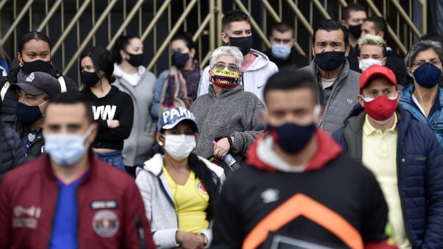 Decretan toque de queda para ciudades con ocupaciones UCI superiores al 70%