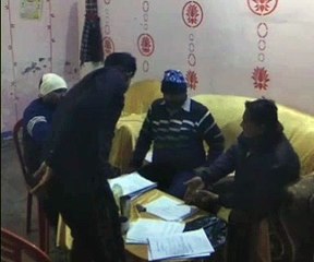 वोट बनाने के नाम पर रिश्वत लेने का वीडियो वायरल