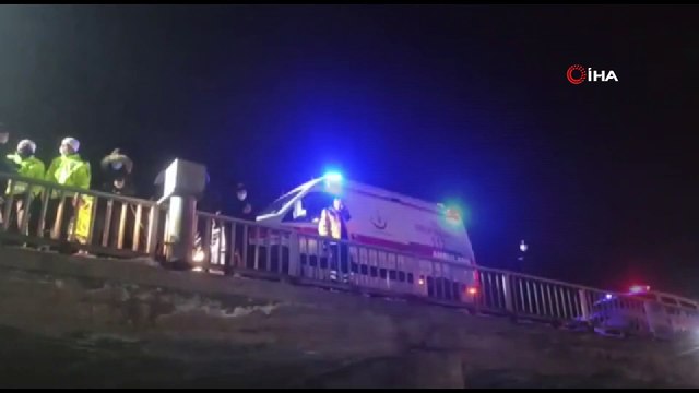 Direksiyon hakimiyetini kaybeden otomobil buz tutan nehre uçtu: 1 ölü