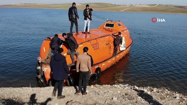 Denizi olmayan Diyarbakır'da denizaltı ile ulaşımı sağlıyorlar