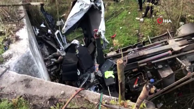 TEM Otoyolu'nda kontrolden çıkan kamyon takla attı: 2 ölü