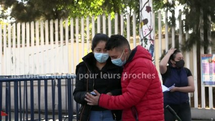 Mexique : les familles de malades du Covid-19 remplissent des bouteilles d'oxygène gratuitement