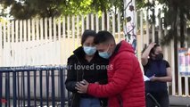 Families of Covid-19 patients have oxygen tanks filled free in Mexico City