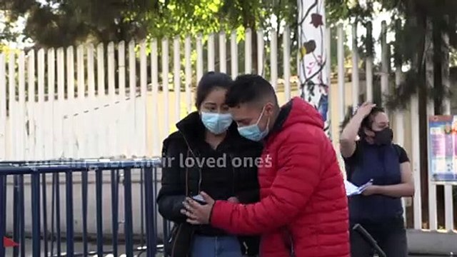 Families of Covid-19 patients have oxygen tanks filled free in Mexico City